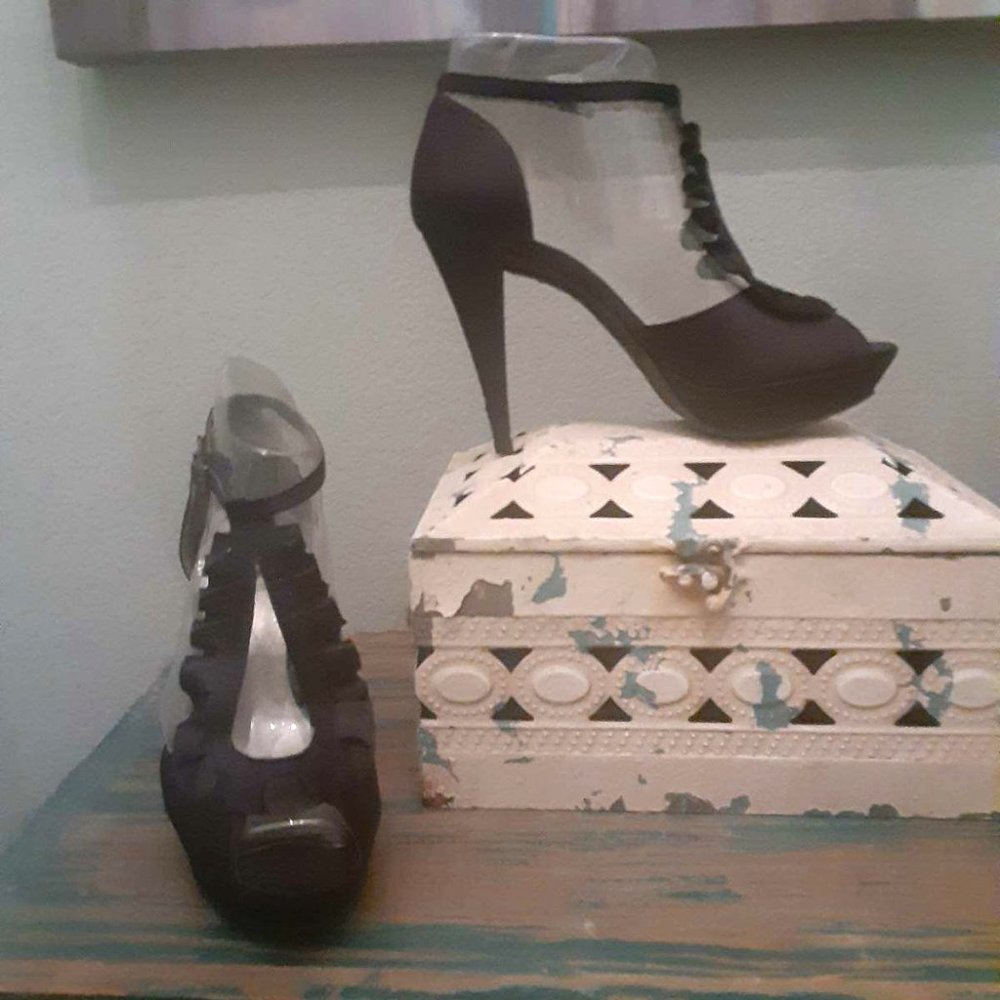 Guess Black satin ruffle dress heels